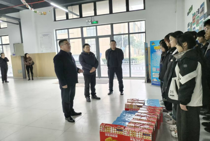 情系莘莘学子  暖心关爱成长(图2)