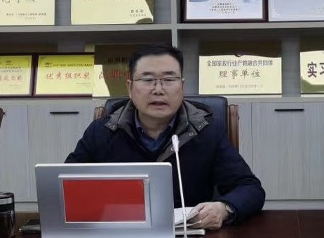 踔厉奋发 笃行不怠——安徽省宿州工业学校召开2024-2025年第一学期期末工作会议(图2)