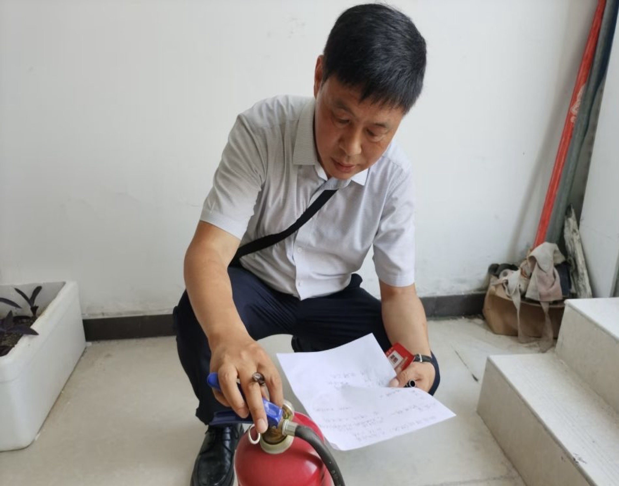 闻令而动，筑牢防线——宿州工业学校开展暑期消防安全专项检查(图2)