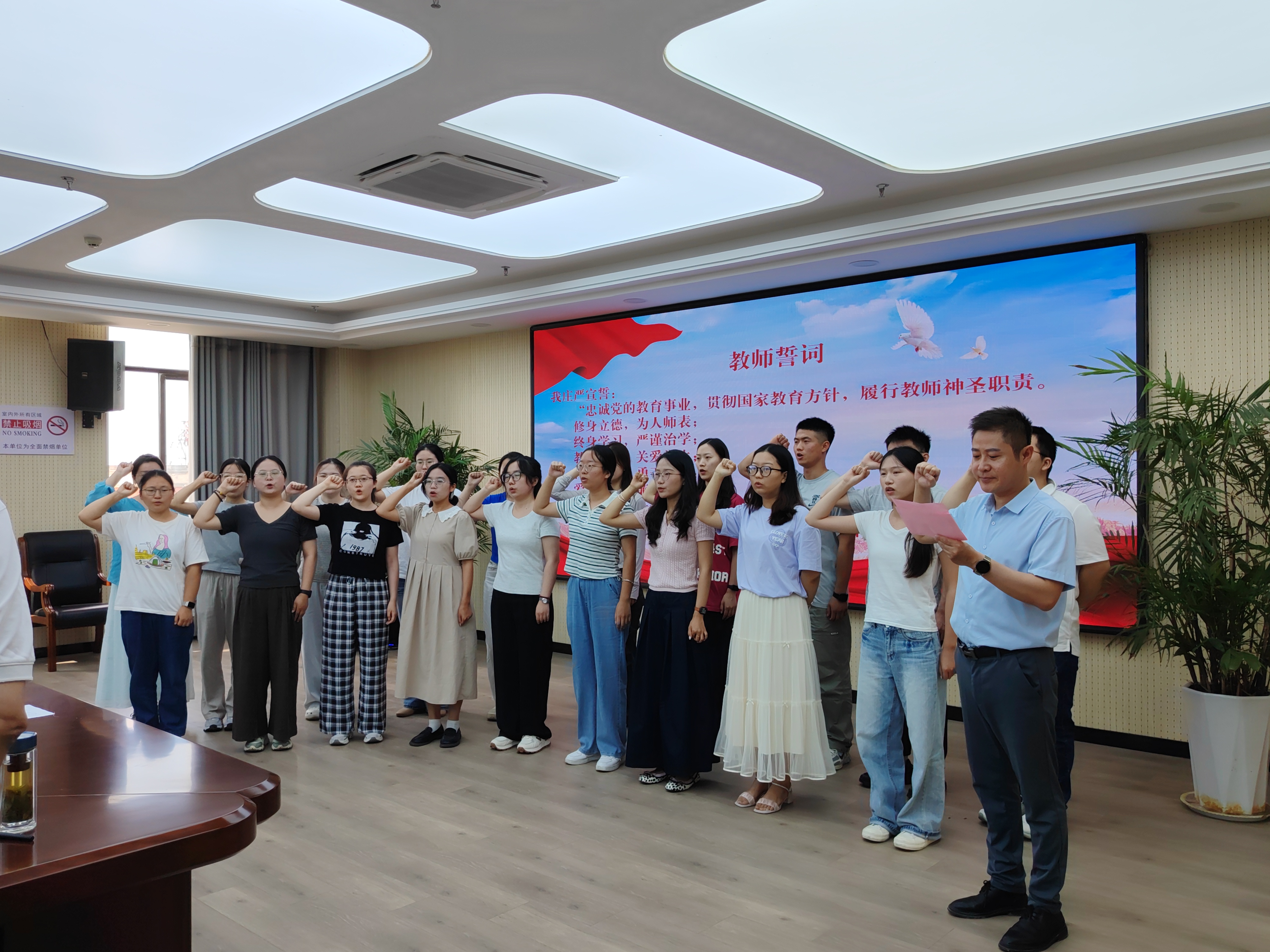 薪火相传 赓续前行 ——宿州工业学校举办2025年新教师入职培训活动(图2)