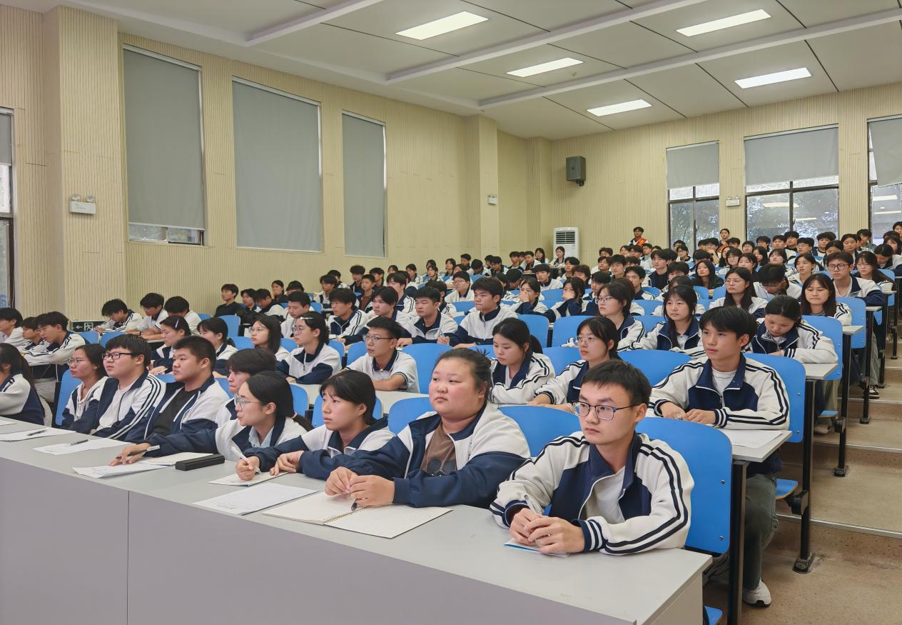 宿州工业学校开展 “我奉献,我快乐” 传承 雷锋精神主题团课(图2)