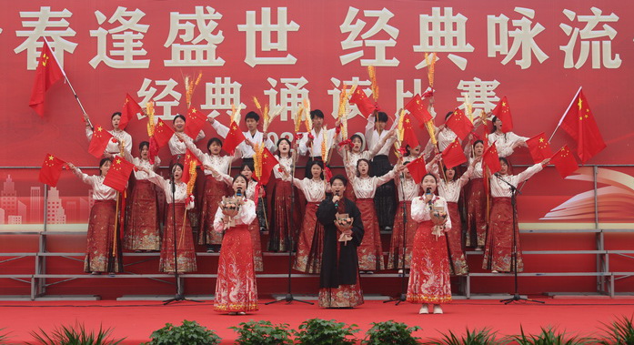 宿州工业学校举办“青春逢盛世经典咏流传”经典诵读比赛(图2)