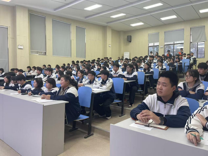 宿州工业学校开展“我们的青春 我们的团——学习团史团章”主题团课(图2)