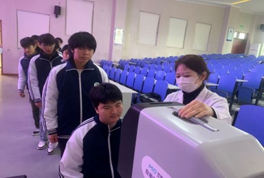 关爱视力健康 护航成长之路——宿州工业学校开展2025年视力筛查工作(图2)