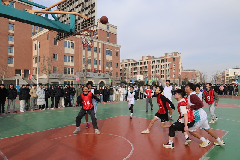 联赛收官颁奖贺今朝，青春逐梦扬帆向未来 ——宿州工业学校“中国银行杯”2025年秋季篮球联赛圆满落幕(图2)