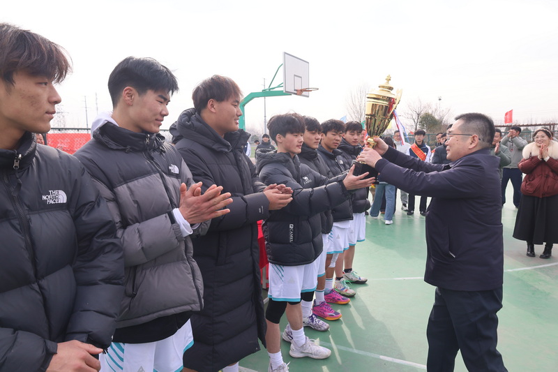 联赛收官颁奖贺今朝，青春逐梦扬帆向未来 ——宿州工业学校“中国银行杯”2025年秋季篮球联赛圆满落幕(图3)