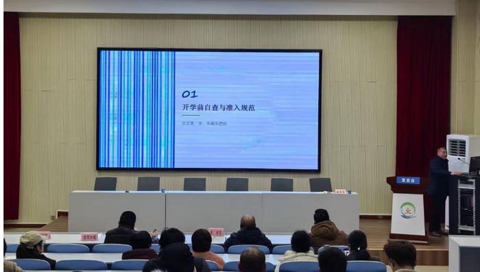 宿州工业学校召开2026年春季学期开学校园食品安全和膳食经费管理知识培训会(图2)