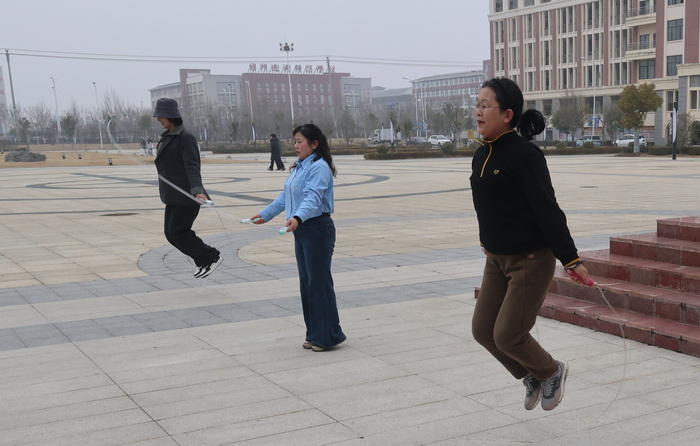 宿州工业学校举办庆祝第116个“三八”国际妇女节趣味运动会活动(图3)