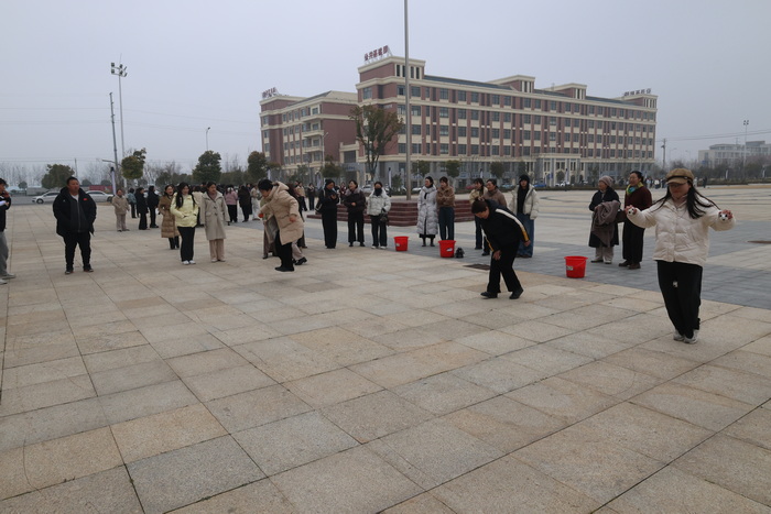 宿州工业学校举办庆祝第116个“三八”国际妇女节趣味运动会活动(图4)