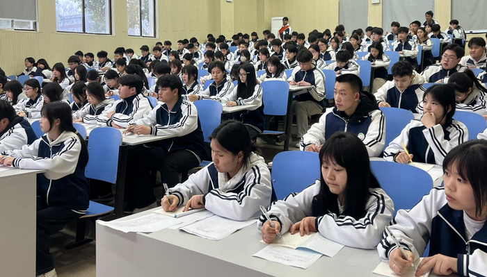 宿州工业学校入团积极分子培训班开班仪式暨雷锋精神专题团课顺利举行(图1)