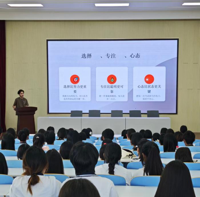 技能筑梦 榜样远航 ——宿州工业学校文化艺术系开展优秀毕业生经验交流会(图2)