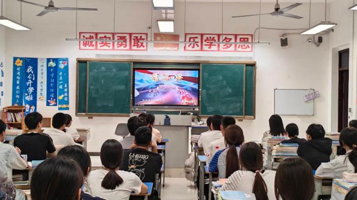 立足新起点 笃行启新程——宿州工业学校文化艺术系扎实开展2026级新生入学教育(图2)