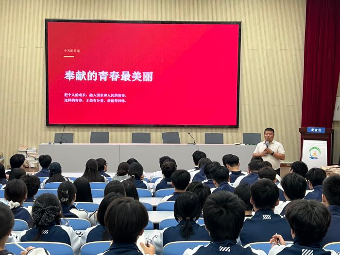 奉献的青春最美丽—宿州工业学校开展入团积极分子主题团课(图1)