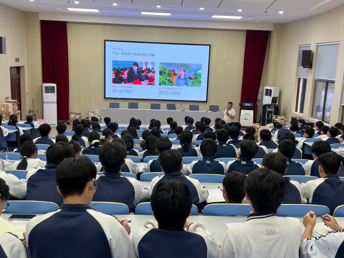 奉献的青春最美丽—宿州工业学校开展入团积极分子主题团课(图2)
