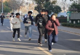 预防为主，生命至上——安徽省宿州工业学校举行消防应急安全演练