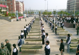 一棱一角磨砺工匠品格  一招一式传承匠心精神 ——宿州工业学校举行叠军被比赛活动