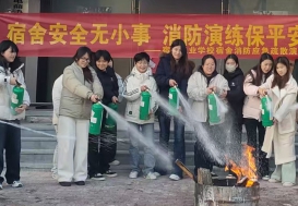  筑牢宿舍安全“防火墙” ——宿州工业学校开展女生宿舍消防演练