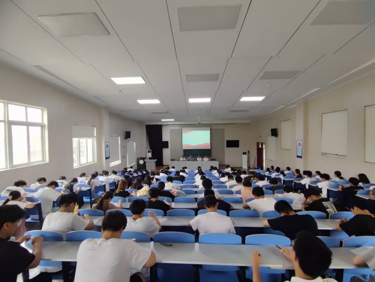 以赛促学 安全入心(图1)