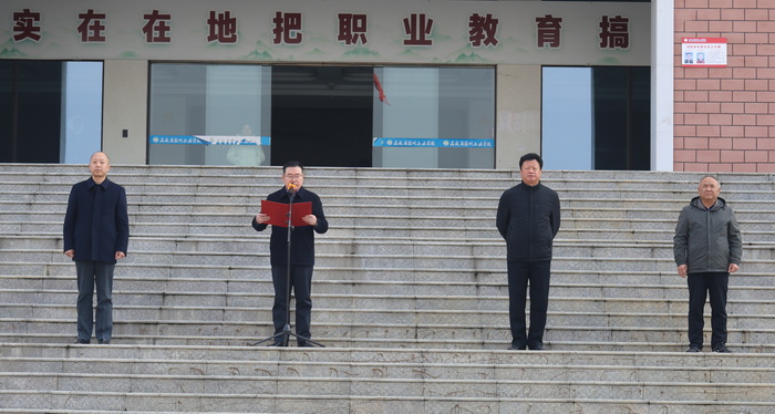 春风浩荡启新程   奋楫扬帆向未来  ——宿州工业学校举行2026年春季学期首次升旗仪式(图1)