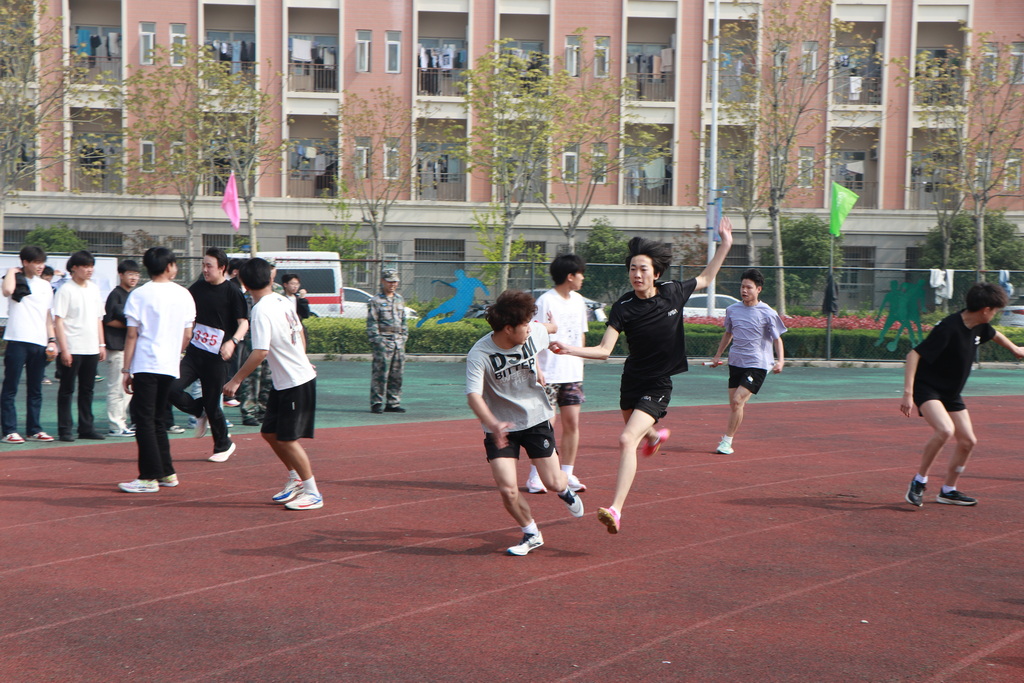 宿州工业学校第十二届春季田径运动会暨教职工运动会圆满落幕(图3)